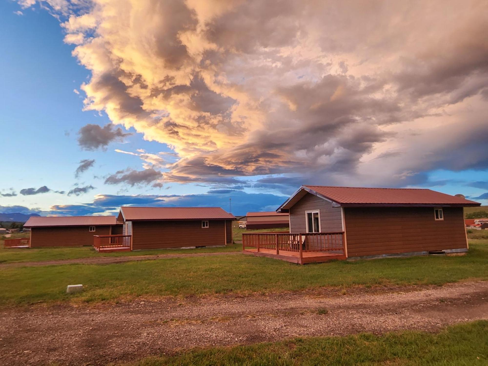 Circle R Motel East Glacier Park Village Exteriör bild